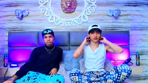 Snapshot of twinslovers_ chatting on 16, 9, 2025 twinslovers_ online show from 16, 9, 2025