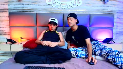 Snapshot of twinslovers_ chatting on 18, 9, 2025 twinslovers_ online show from 18, 9, 2025