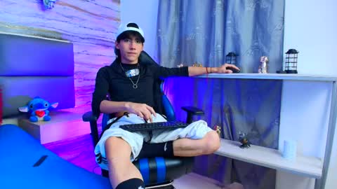Snapshot of twinslovers_ chatting on 8, 10, 2025 twinslovers_ online show from 8, 10, 2025