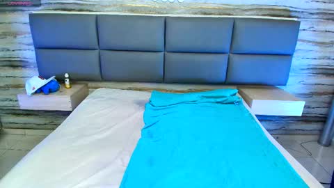 twinslovers_ online show from 20, 10, 2025