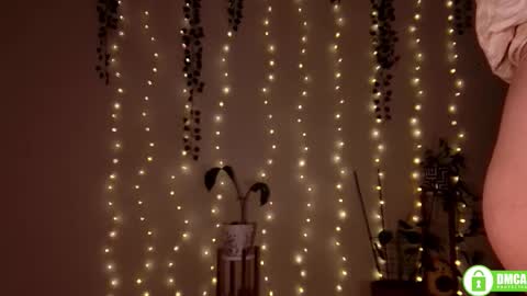 Snapshot of twix_girl chatting on 12, 11, 2025 Stranger online show from 12, 11, 2025