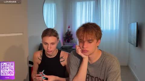 Snapshot of twl8vibe chatting on 16, 12, 2025 Molly and Nick online show from 16, 12, 2025