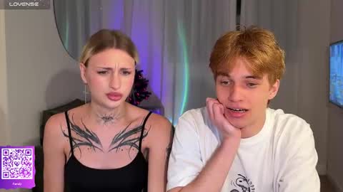 Snapshot of twl8vibe chatting on 19, 12, 2025 Molly and Nick online show from 19, 12, 2025