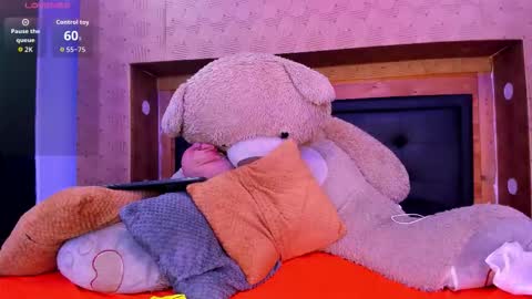 Snapshot of twogirlswitteeth chatting on 19, 12, 2025 twogirlswitteeth online show from 19, 12, 2025