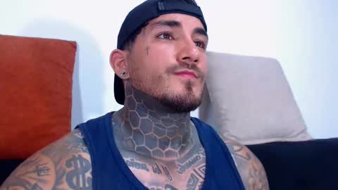 Snapshot of twonaugthy77 chatting on 30, 9, 2025 Angel online show from 30, 9, 2025