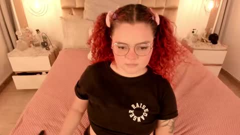 Twiggy online show from 8, 2, 2025