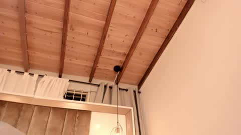 Twiggy online show from 13, 2, 2025