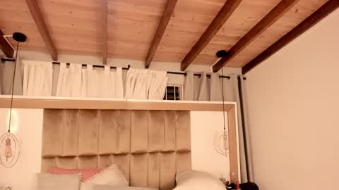 Twiggy online show from 19, 2, 2025