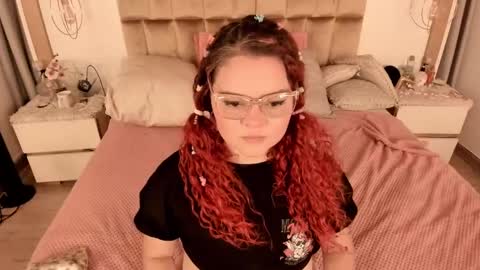 Twiggy online show from 19, 2, 2025