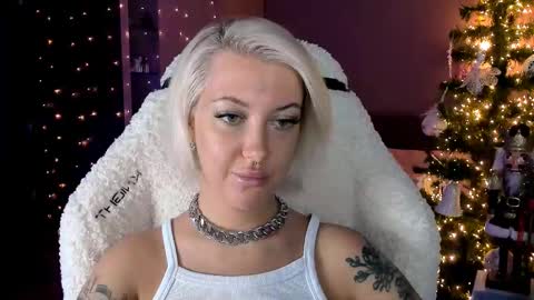 Snapshot of tykioty_miley chatting on 22, 12, 2024 Miley online show from 22, 12, 2024