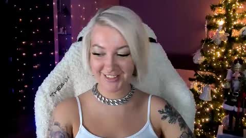 Snapshot of tykioty_miley chatting on 23, 12, 2024 Miley online show from 23, 12, 2024