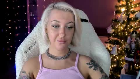 Snapshot of tykioty_miley chatting on 25, 12, 2024 Miley online show from 25, 12, 2024