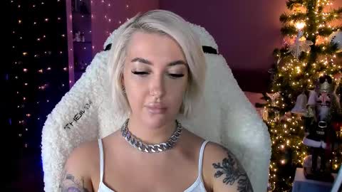 Snapshot of tykioty_miley chatting on 29, 12, 2024 Miley online show from 29, 12, 2024