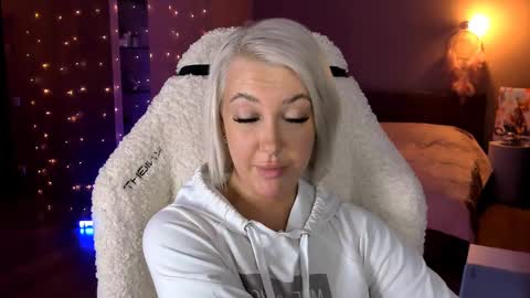 Snapshot of tykioty_miley chatting on 29, 1, 2025 Miley online show from 29, 1, 2025