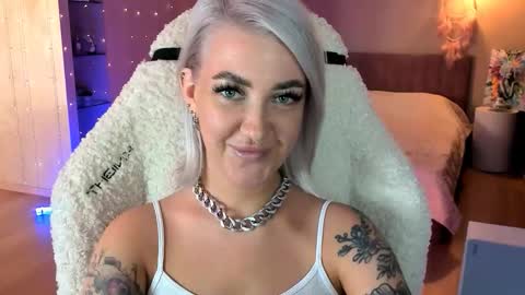 Snapshot of tykioty_miley chatting on 25, 10, 2025 Miley online show from 25, 10, 2025