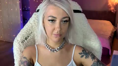 Snapshot of tykioty_miley chatting on 1, 11, 2025 Miley online show from 1, 11, 2025