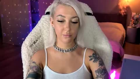 Snapshot of tykioty_miley chatting on 8, 11, 2025 Miley online show from 8, 11, 2025