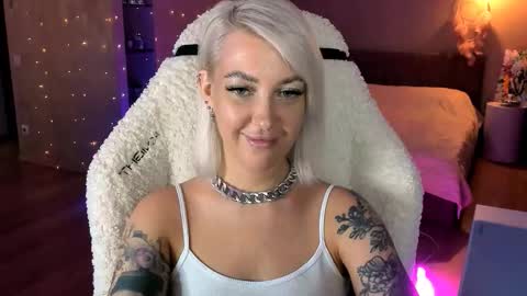 Snapshot of tykioty_miley chatting on 9, 11, 2025 Miley online show from 9, 11, 2025