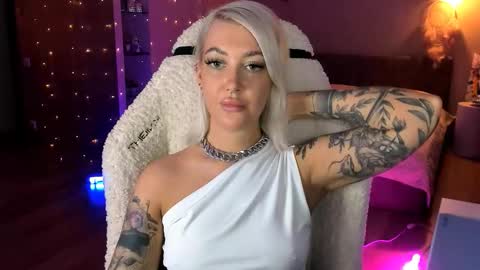 Snapshot of tykioty_miley chatting on 12, 11, 2025 Miley online show from 12, 11, 2025