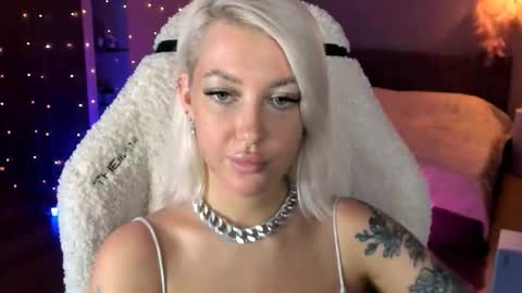 Snapshot of tykioty_miley chatting on 21, 11, 2025 Miley online show from 21, 11, 2025