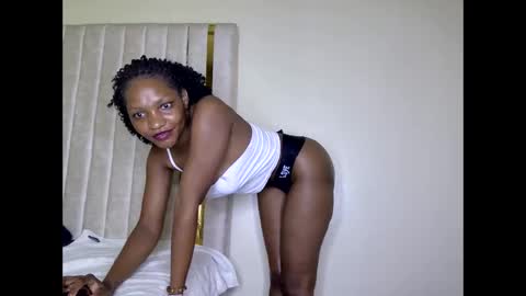 Snapshot of tyla_cerry chatting on 18, 9, 2025 tyla_cerry online show from 18, 9, 2025