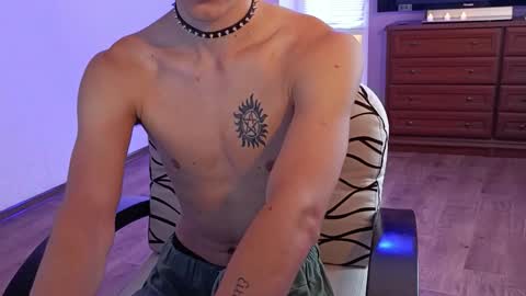 Snapshot of tyler_hack chatting on 11, 10, 2025 Tyler and Chris online show from 11, 10, 2025