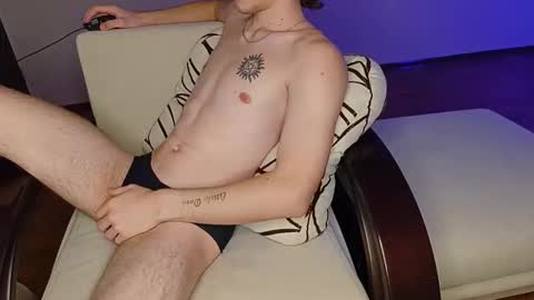 Snapshot of tyler_hack chatting on 26, 11, 2025 Tyler and Chris online show from 26, 11, 2025