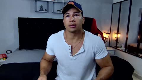 tyler_hank1 online show from 27, 1, 2025