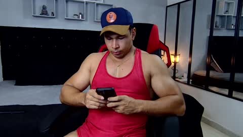 tyler_hank1 online show from 27, 1, 2025