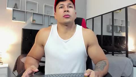 Snapshot of tyler_hank1 chatting on 17, 12, 2025 tyler_hank1 online show from 17, 12, 2025