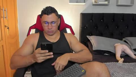 tyler_hank1 online show from 16, 4, 2026