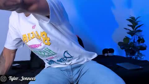 Snapshot of tyler_jonnes chatting on 16, 11, 2025 Tyler online show from 16, 11, 2025