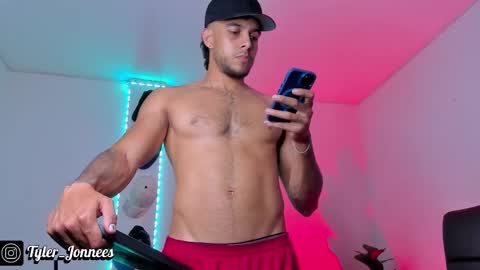 Snapshot of tyler_jonnes chatting on 16, 12, 2025 Tyler online show from 16, 12, 2025