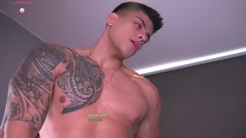 Snapshot of tyler_muscle chatting on 11, 11, 2025 David online show from 11, 11, 2025