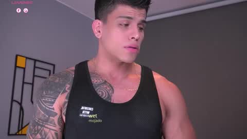 Snapshot of tyler_muscle chatting on 18, 12, 2025 David online show from 18, 12, 2025