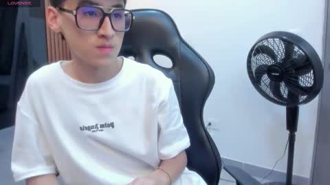 Snapshot of tylerr_cooper_ chatting on 18, 12, 2025 Tyler online show from 18, 12, 2025