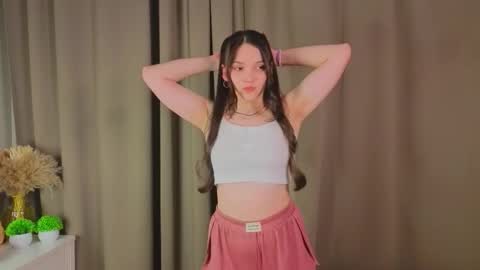 Snapshot of tyrasyversen chatting on 30, 11, 2025 Emily online show from 30, 11, 2025