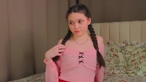 Snapshot of tyrasyversen chatting on 3, 12, 2025 Emily online show from 3, 12, 2025