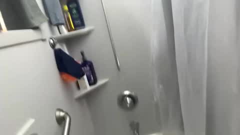 Snapshot of tyron9905 chatting on 6, 11, 2025 Lil Ron online show from 6, 11, 2025