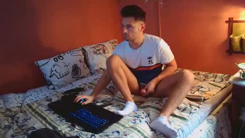 Snapshot of tysonhotswe chatting on 26, 10, 2025 Dennis Nadarevic online show from 26, 10, 2025