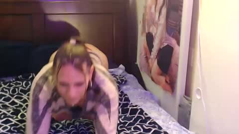 Snapshot of uandme_baby chatting on 7, 10, 2025 Azelia B online show from 7, 10, 2025