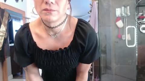 Snapshot of uandme_baby chatting on 14, 12, 2025 Azelia B online show from 14, 12, 2025