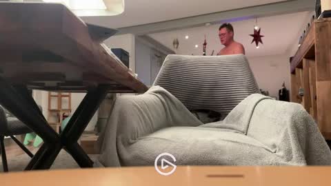 ueberdruck01 online show from 17, 12, 2025