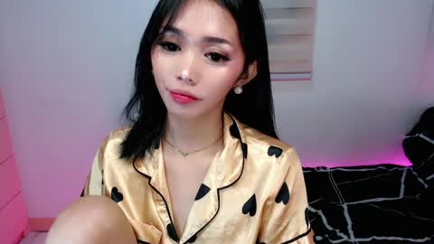 Snapshot of ughliah chatting on 25, 5, 2026 urbbgirl alliah online show from 25, 5, 2026