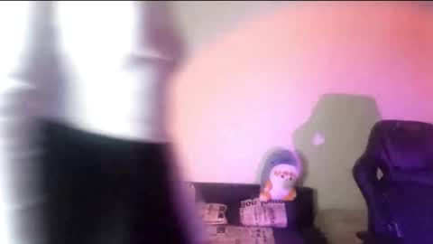 Snapshot of uhm_vickie chatting on 29, 10, 2025 Vickie online show from 29, 10, 2025