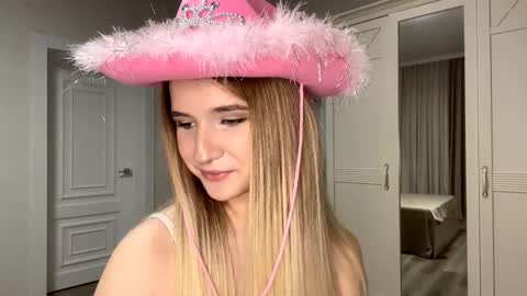 Snapshot of ulalittlepage chatting on 5, 12, 2025 Vikki online show from 5, 12, 2025