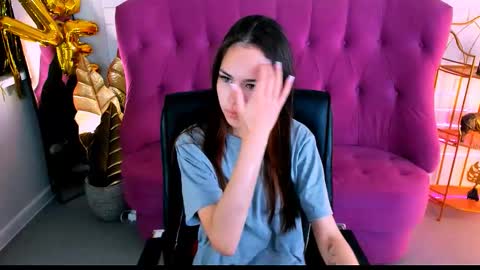 Snapshot of ulianeer chatting on 14, 10, 2025 Ulia online show from 14, 10, 2025