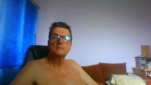 Snapshot of ulmeni4 chatting on 6, 8, 2026 ulmeni4 online show from 6, 8, 2026