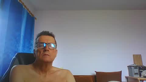 Snapshot of ulmeni7 chatting on 3, 7, 2026 ulmeni7 online show from 3, 7, 2026