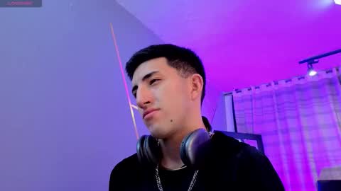 Snapshot of un_sluttyy chatting on 17, 12, 2025 un_sluttyy online show from 17, 12, 2025